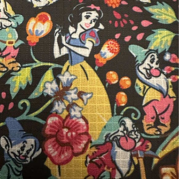 Vera Bradley Disney Limited Edition Drawstring Family Tote NWT - Picture 12 of 15